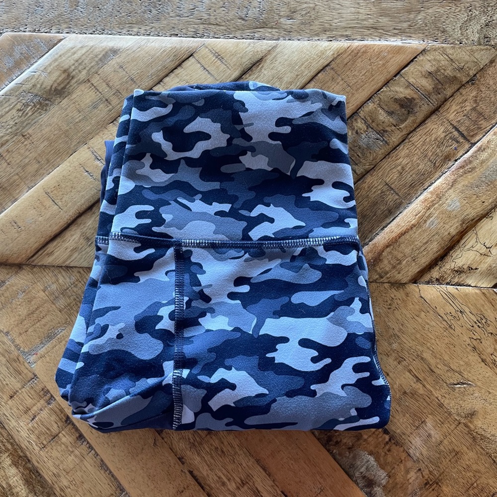 Fabletics blue camo leggings. Size XS
